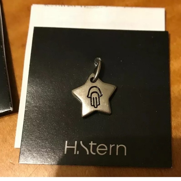 NEW H. STERN SILVER LUCKY PENDANT STAR 2-SIDED CHARM HAMSA & STARS - Picture 3 of 6